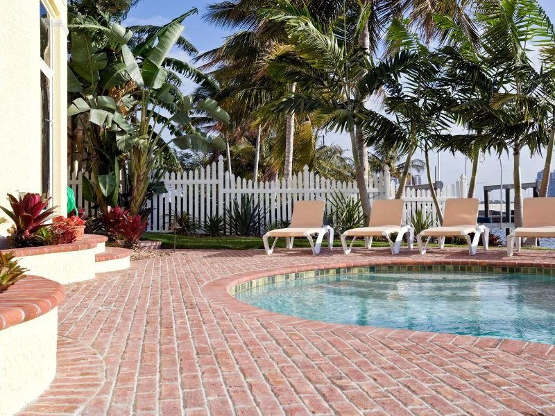  Poolside Landscaping